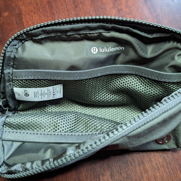 Lululemon Everywhere belt bag 1L green sage NWT - Picture 5 of 10